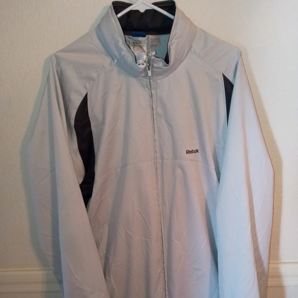 REEBOK BNWOT MENS GREY W BLACK TRIM WIND BREAKER W HIDDEN HOODIE IN COLLAR  XL